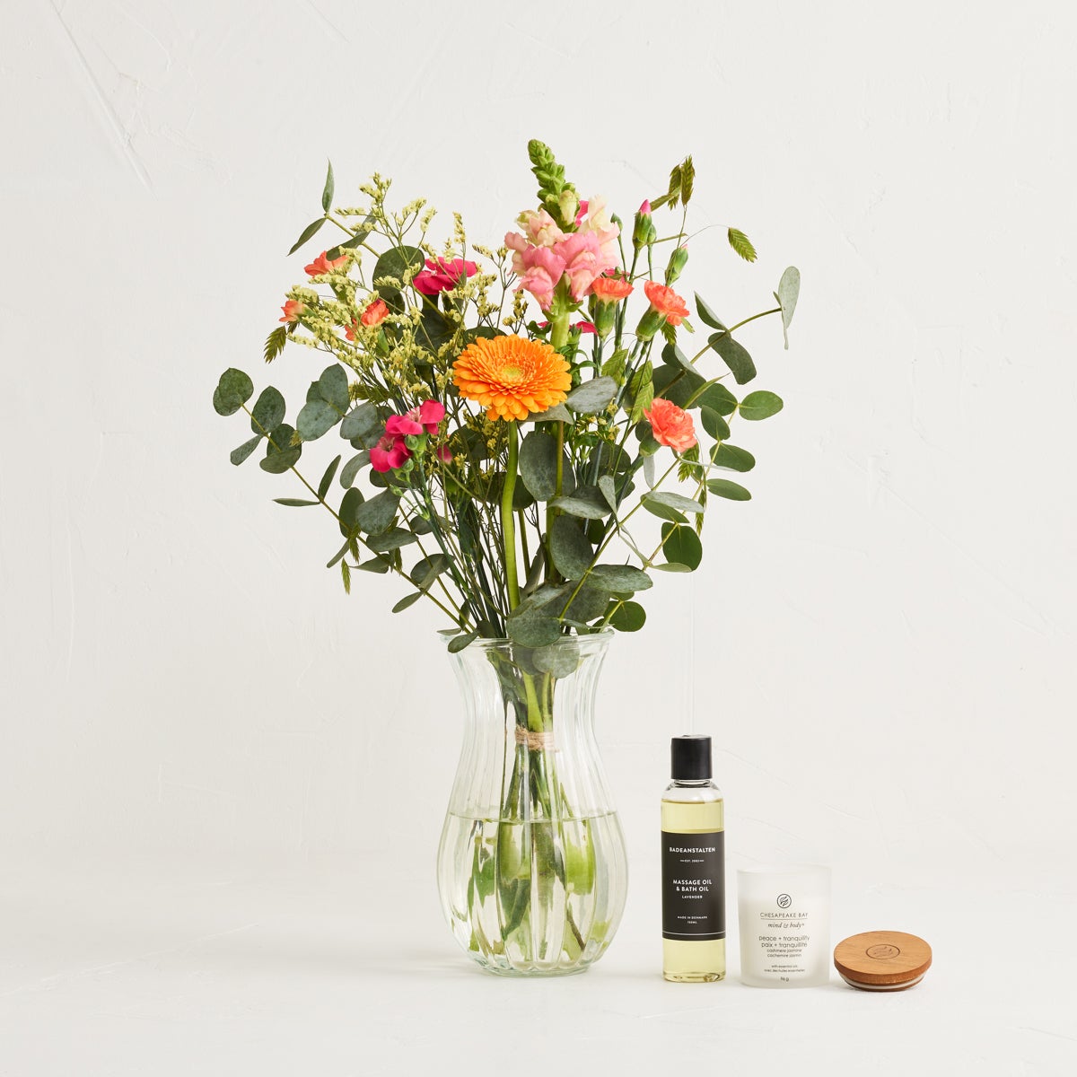Floristens kreative buket, flerfarvet med massageolie og duftlys